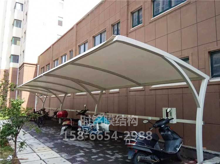 膜結(jié)構(gòu)停車(chē)棚為什么受歡迎？如何辨別膜結(jié)構(gòu)
